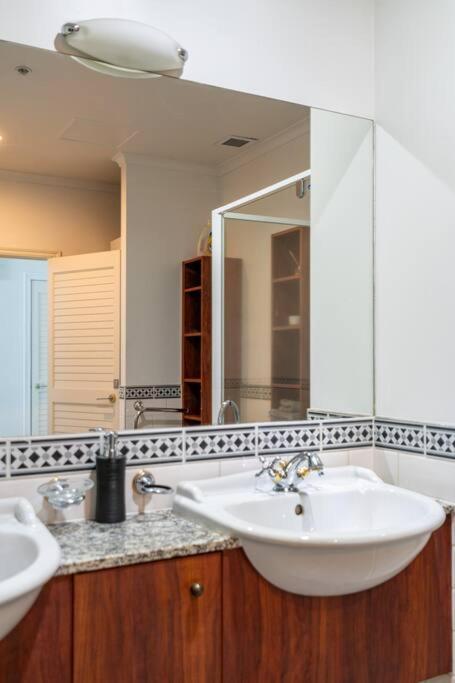 Spacious Penthouse With Spectacular Harbour Views! Auckland Ngoại thất bức ảnh